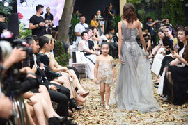 Mẫu nhí tài năng nổi bật trong show diễn quy tụ các mỹ nhân đình đám showbiz Việt