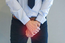 Cha mẹ chủ quan, con trai 6 tuổi phải cắt bỏ tinh hoàn