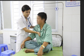 Hút thuốc nhiều như ăn cơm, người đàn ông suýt mất mạng