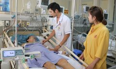 Truyền 12 đơn vị máu cứu người đàn ông nguy kịch sau tai nạn ở Quảng Ninh