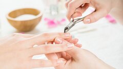 Nhiễm trùng ngón tay do dùng chung dụng cụ làm móng