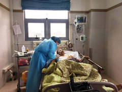 Hơn một tháng 'ngược xuôi' cứu bác sĩ từ cõi chết trở về