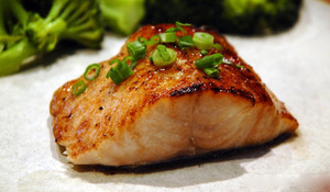 Bé trai 11 tuổi chết nghi ngửi phải mùi cá tuyết nướng