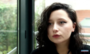 Nhuộm tóc làm đẹp, đầu thiếu nữ 19 tuổi bỗng to gấp đôi