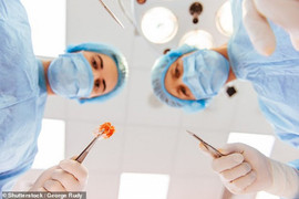 Bác sĩ bỏ quên băng gạc trong bụng khiến bệnh nhân thiệt mạng