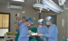 Báo động đỏ toàn viện, dốc sức cứu sống thai phụ sốc mất máu nặng