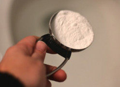 Ăn nhầm bột thông bồn cầu nguy hiểm thế nào?