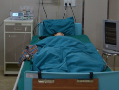 Trắng đêm nối bàn tay đứt rời cho người phụ nữ 31 tuổi