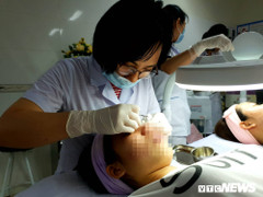 Mặt bị tàn phá nghiêm trọng do tin lời quảng cáo lăn kim làm đẹp tại cơ sở thẩm mỹ ‘đểu’