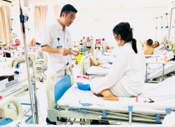 Cứu sống một phụ nữ bị cứa đứt cổ do sập giàn giáo