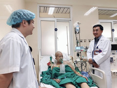 Người mẹ trẻ ung thư giai đoạn cuối trào nước mắt khi lần đầu thấy ảnh con trai