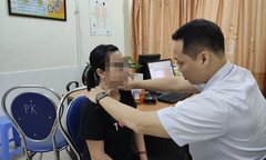 Người phụ nữ bị loét cổ, viêm nhiễm nặng do chữa bệnh bằng phương pháp ‘thần bí’ của thầy lang