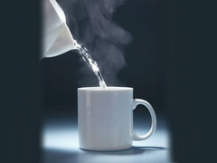 Mùa hè uống nước đá nhưng cũng đừng quên những lợi ích thần kỳ sau của nước ấm