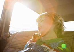 Biện pháp sơ cứu nếu trẻ bị sốc nhiệt do bị bỏ quên trong ô tô