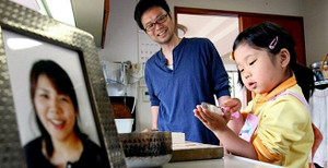 Mẹ ung thư dạy con gái 3 tuổi sống tự lập khi mồ côi