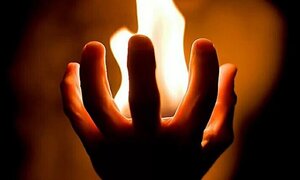 Bí ẩn bàn tay người tự bốc cháy, y học chưa có lời giải