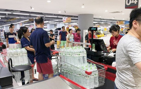 Chuyên gia: Không nên dùng nước khoáng, nước đóng chai nấu ăn