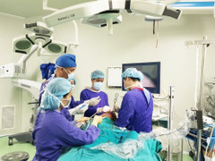 Cắt bỏ 6,5kg mỡ thừa cho người phụ nữ ở Hà Nội