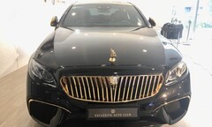 Choáng ngợp Mercedes-Benz E 300 AMG mạ vàng siêu sang