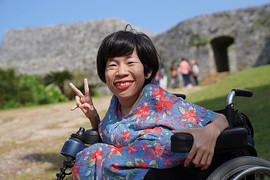 Người phụ nữ teo cơ tủy sống được vinh danh thế giới