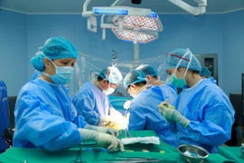 14 giờ căng thẳng cứu người đàn ông chỉ còn sống một ngày