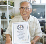 Kỷ lục thế giới : Cụ ông tốt nghiệp đại học ở tuổi 96