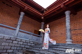 Hoa khôi sinh viên Cần Thơ khoe vẻ đẹp thuần khiết trong Thiền viện Trúc Lâm