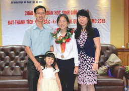 Cháu gái cố GS Nguyễn Lân đậu thủ khoa ba khối chuyên lớp 10 ở Hà Nội
