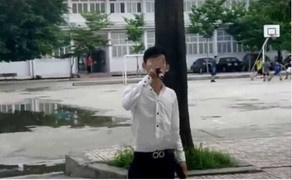 Nam sinh ĐH Điện lực bị tạt nước khi tỏ tình ở sân ký túc xá