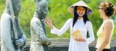 Chỉ có chiều cao khiêm tốn có làm được hướng dẫn viên du lịch?