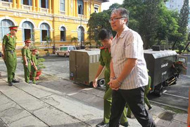 Phạm Công Danh bật khóc tại phiên tòa, liên tục xin cho thuộc cấp