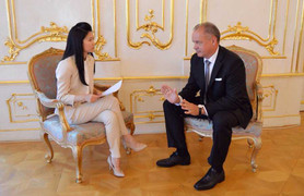 Cô gái Việt xinh xắn làm việc cho Huffington Post