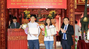 Sai sót trong 'lễ dâng hương cho học sinh giỏi', Sở GD-ĐT Hà Nội nhận trách nhiệm