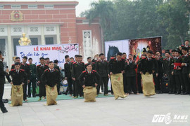 Sinh viên An ninh trổ tài gói bánh chưng, nhảy bao bố ngày cận Tết