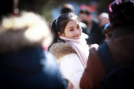 Mỹ nhân đứng chật sân trường trong ngày tuyển sinh của Học viện Điện ảnh Bắc Kinh