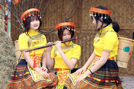 Nữ sinh Hà thành hoá thiếu nữ dân tộc xinh đẹp trong ngày đầu năm 2017