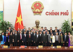 Thủ tướng: 'Nhiều tàu ngầm, máy bay đều do doanh nghiệp, nông dân tạo ra'