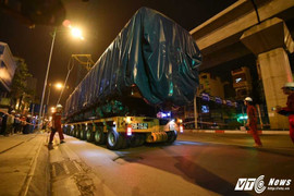 Cận cảnh đưa tàu lên ray tuyến Cát Linh - Hà Đông