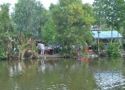 Bé gái bị xâm hại tình dục, uất ức tự tử: Yêu cầu điều tra rõ thủ phạm