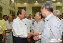 Thủ tướng: 'Chưa có chủ trương bỏ biên chế, mọi nhà giáo yên tâm'