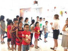 Học sinh Quảng Ninh thích thú trải nghiệm môi trường tiếng Anh 100% giáo viên bản ngữ