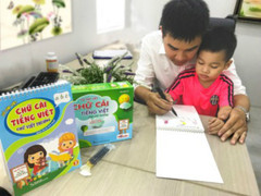 Vở tập viết 'thần kỳ' có thể dùng lại nhiều lần cho bé sắp vào lớp 1