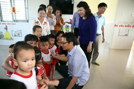 Phó Thủ tướng Vũ Đức Đam khảo sát lớp mầm non tư thục ở Đồng Nai