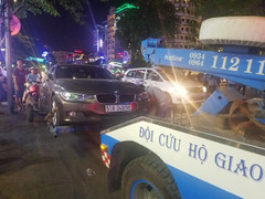 Bãi xe 'vua' ở quận 1 bị đình chỉ, người dân loay hoay tìm chỗ đỗ