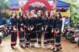 Nhan sắc dàn thiếu nữ Ê Đê xinh đẹp trong đám cưới