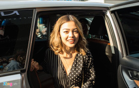 Bạn trẻ xếp hàng từ sáng sớm để gặp Lily Maymac tại Sài Gòn