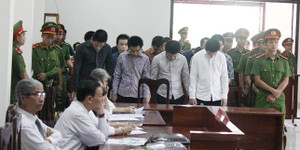 Hai nhóm thanh niên mang hung khí hẹn nhau tử chiến, 1 người thiệt mạng