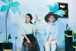 Theo chân Phạm Hương, Bích Phương, Châu Bùi và Hứa Vỹ Văn truy tìm 'nàng hương tươi mát'