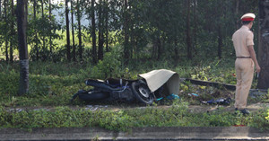 Chạy xe máy đến khúc cua, nam thanh niên đâm vào cột bê tông thiệt mạng