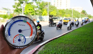 Nắng nóng như thiêu đốt tiếp tục bao trùm miền Bắc